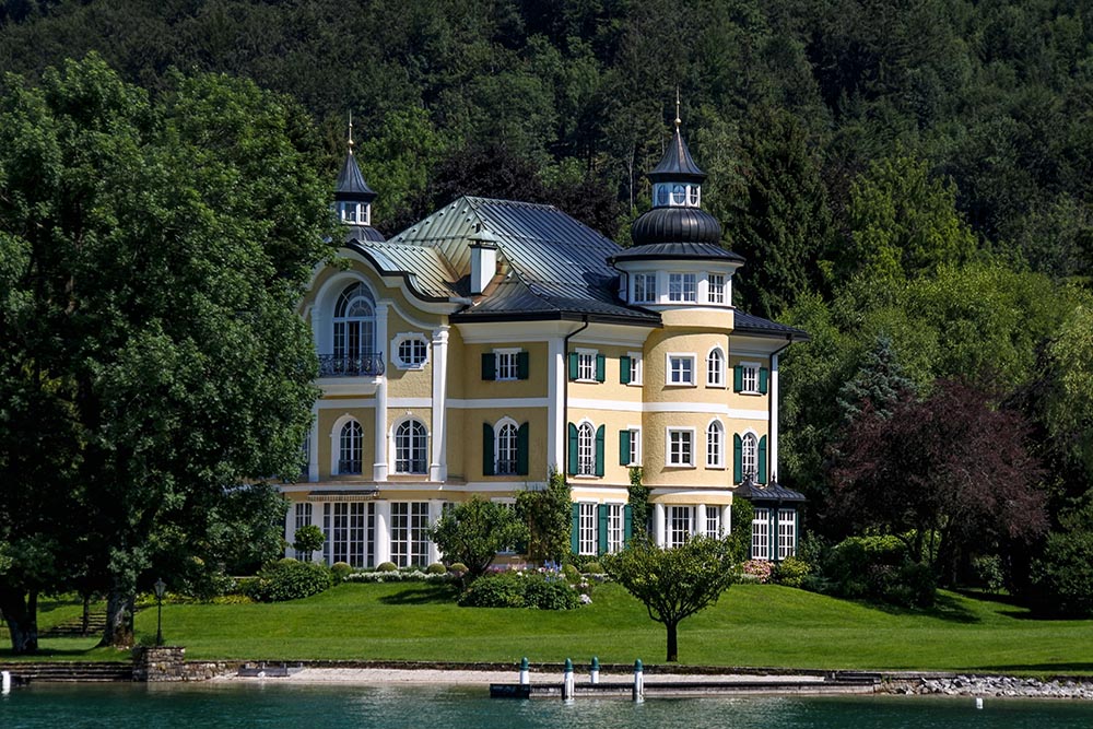 who lives there?